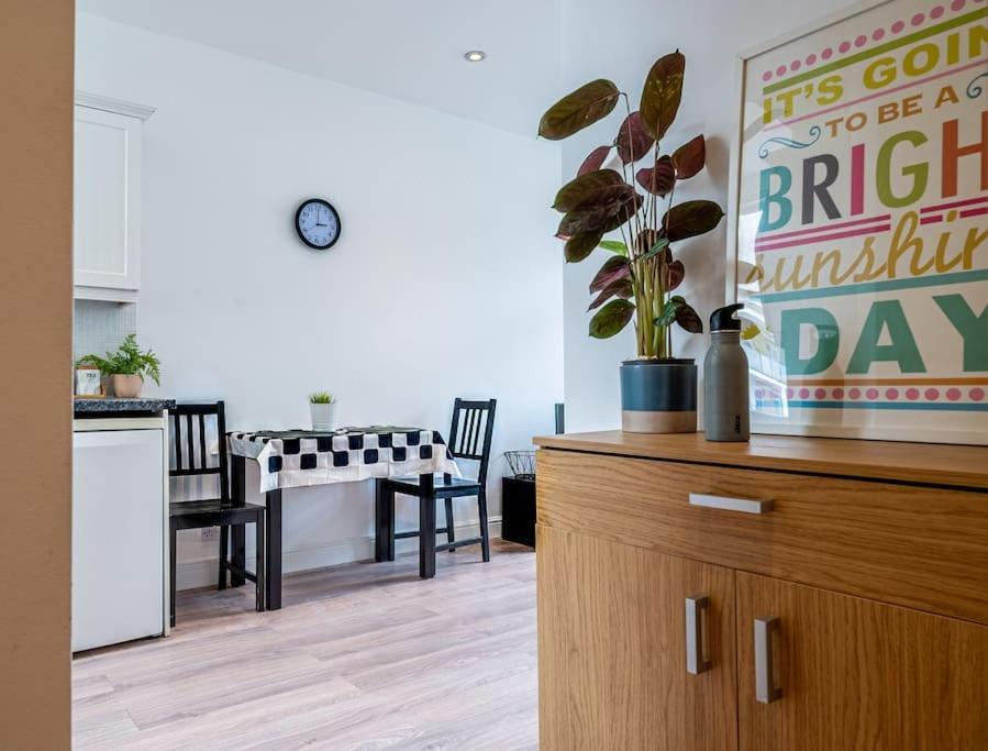 Cosy Flat In Central Ldn Payment To The Host Appartement Londen Buitenkant foto